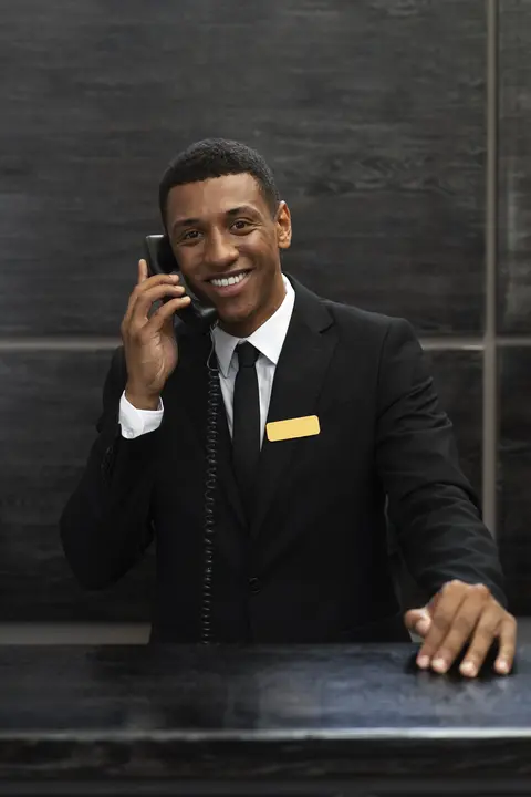 Derek M., Mall Security Lead